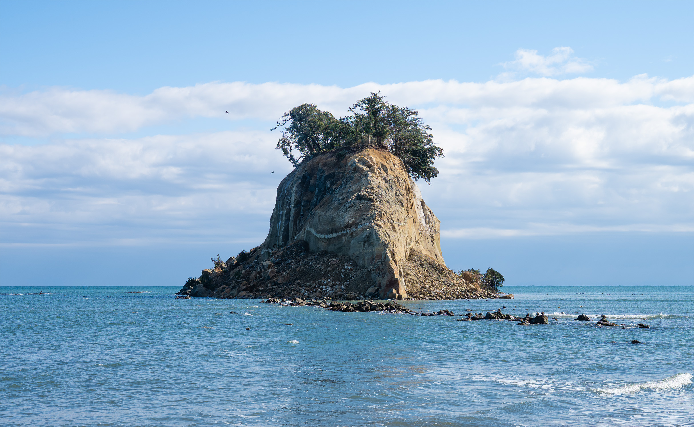 被災前の見附島の稜線を撮影した写真